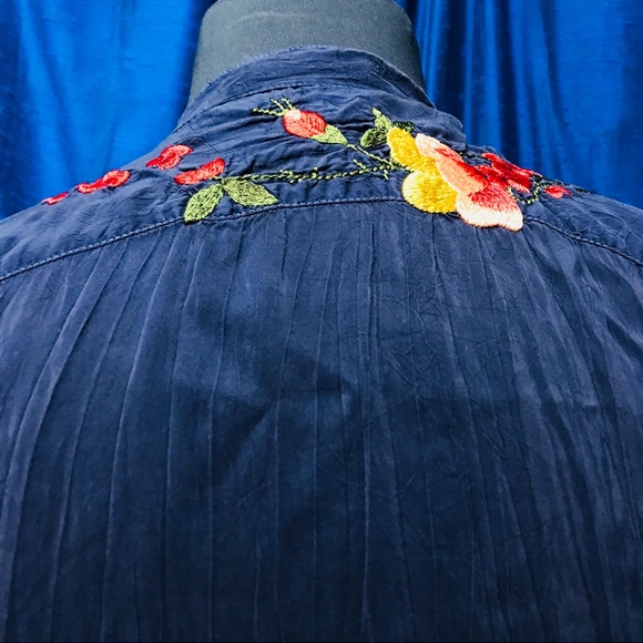 SOLD Johnny Was blue w/vibrant florals tunic plus - Picture 6 of 8